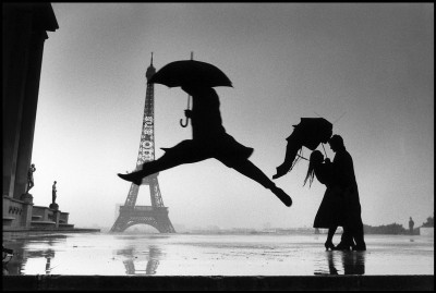 jumping-man-eiffel